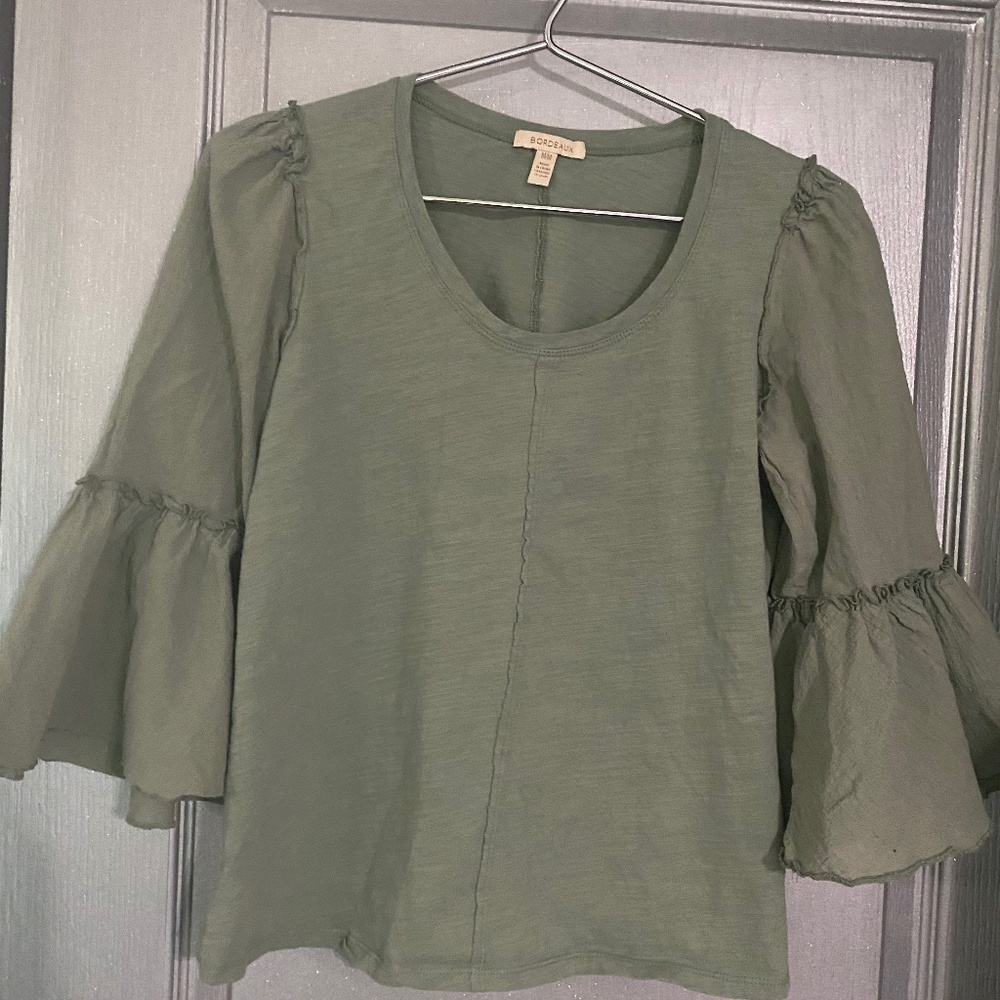 Green ruffle sleeve shirt